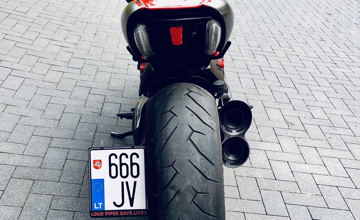 Motociklų nuoma, Ducati Diavel motociklas nuoma, Vilnius