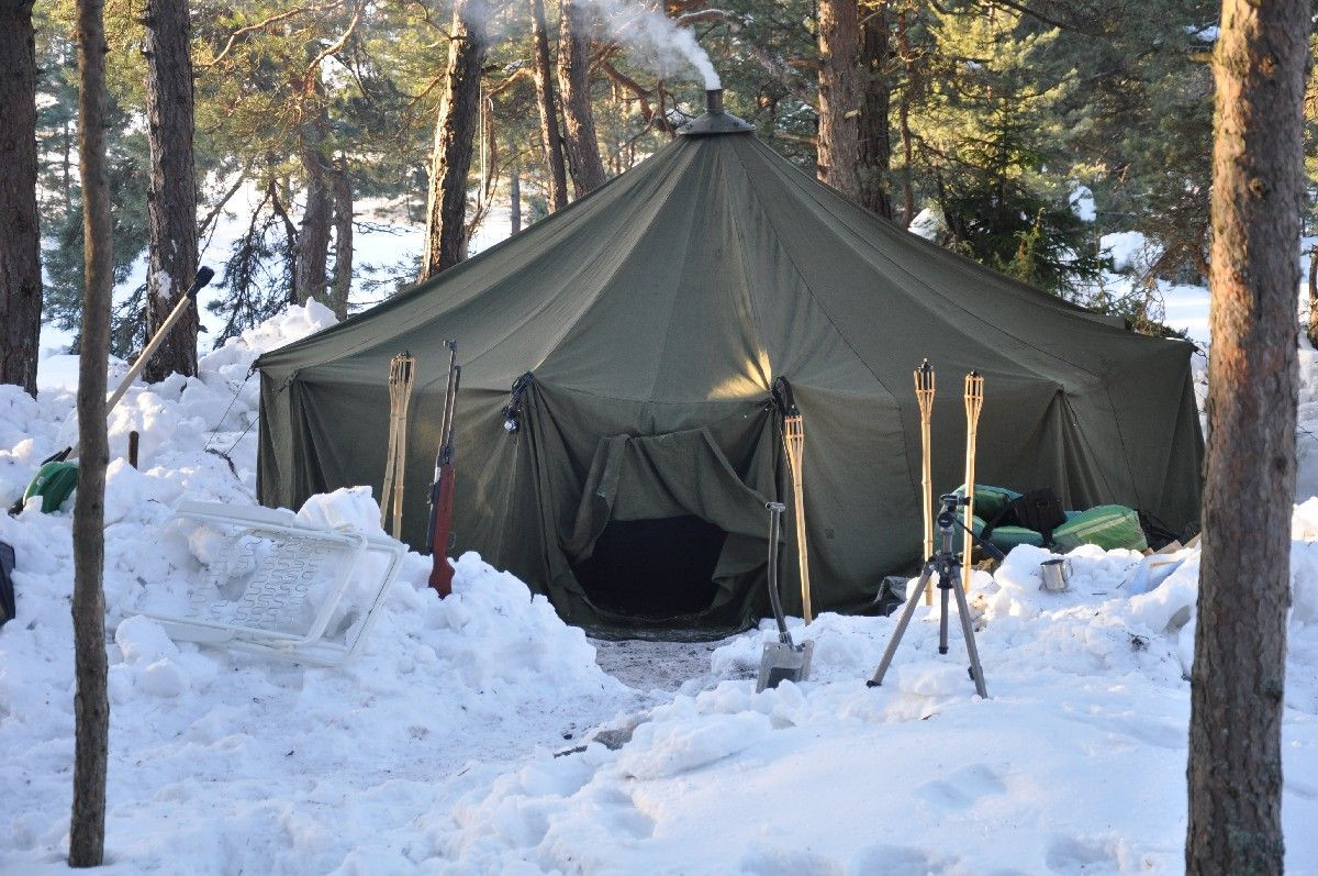 Армейский зим. Армейская палатка 4.5x4.5. Палатка армейская ПБ-20. Палатка Арктика 1699. Армейская облегченная брезентовая палатка.