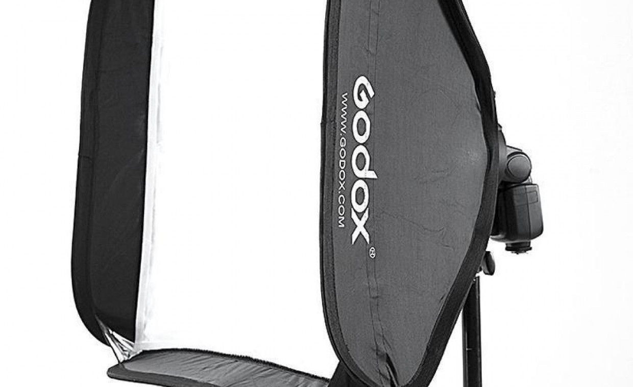 Foto studijos įrangos nuoma, Godox 80x80 cm softboxas su stovu nuoma, Vilnius