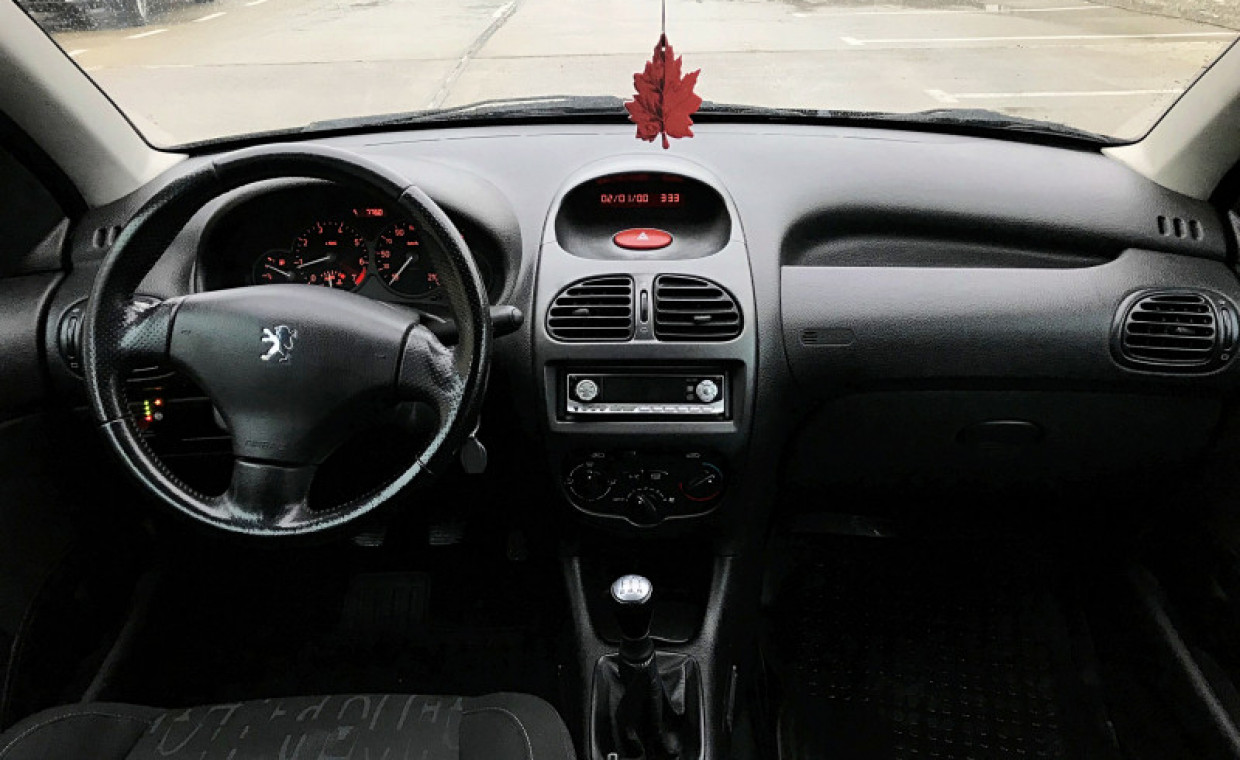 Automobilių nuoma, Peugeot 206 mazalitrazis nuoma, Vilnius