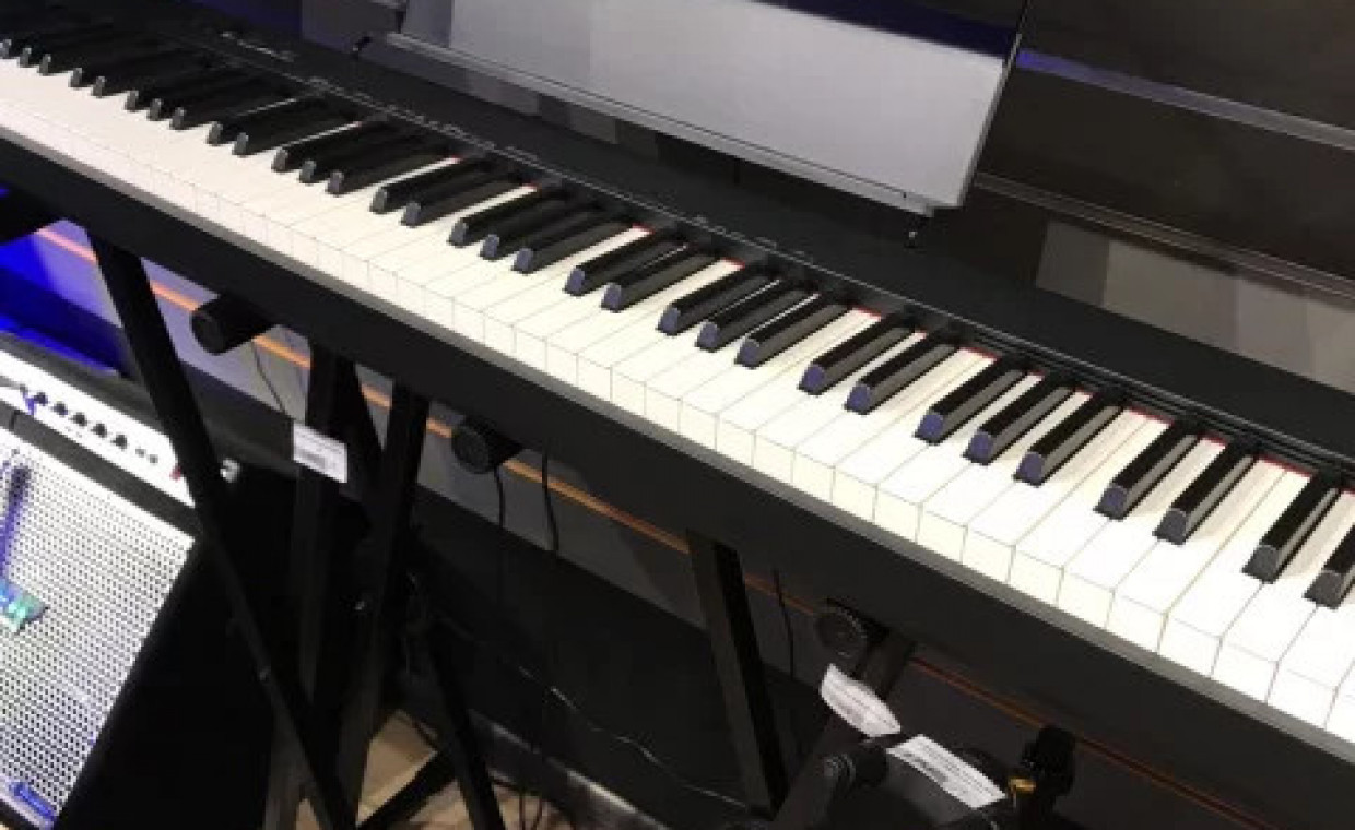 Garso technika ir instrumentai, Elektroninis pianinas, turi baterijas nuoma, Vilnius