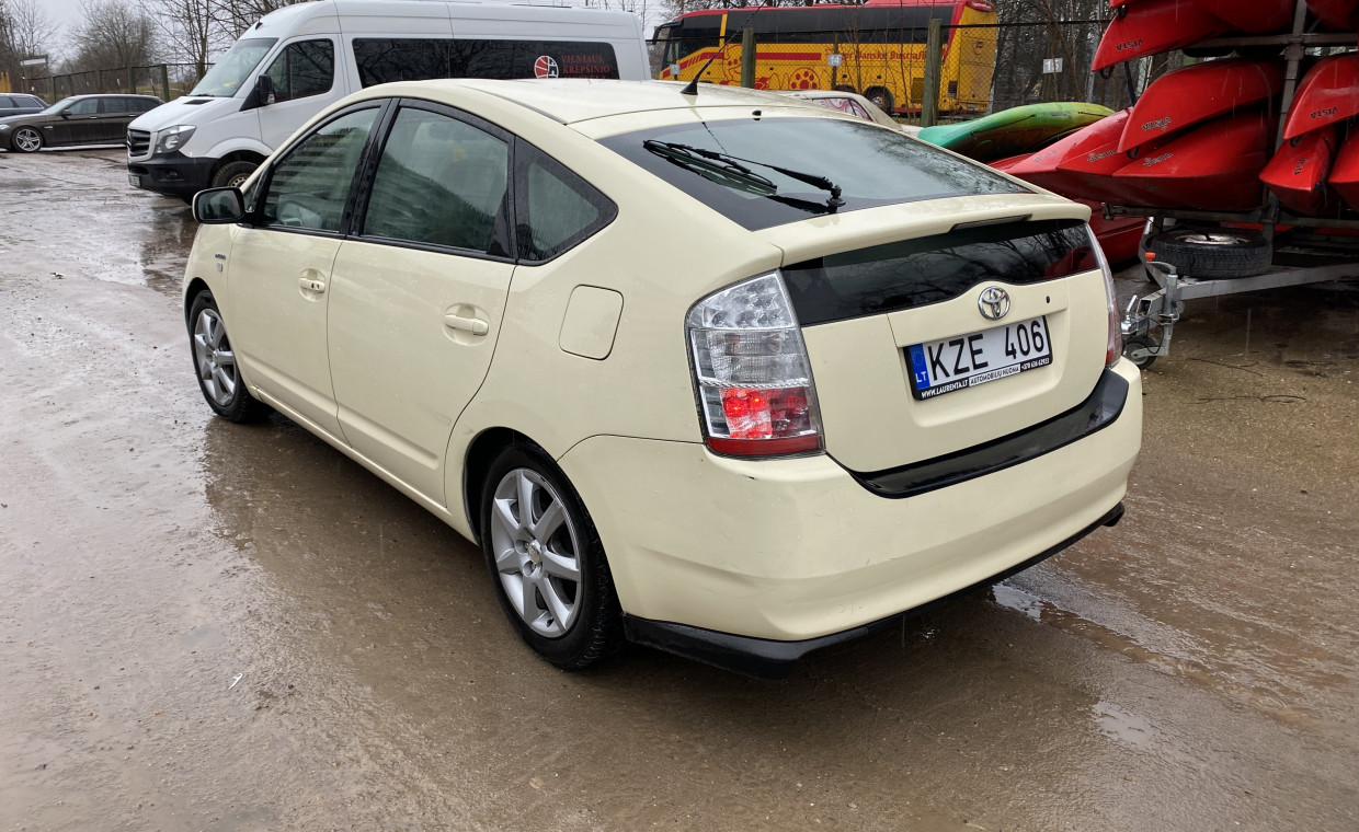 Automobilių nuoma, Toyota Prius su dujomis nuoma, Vilnius