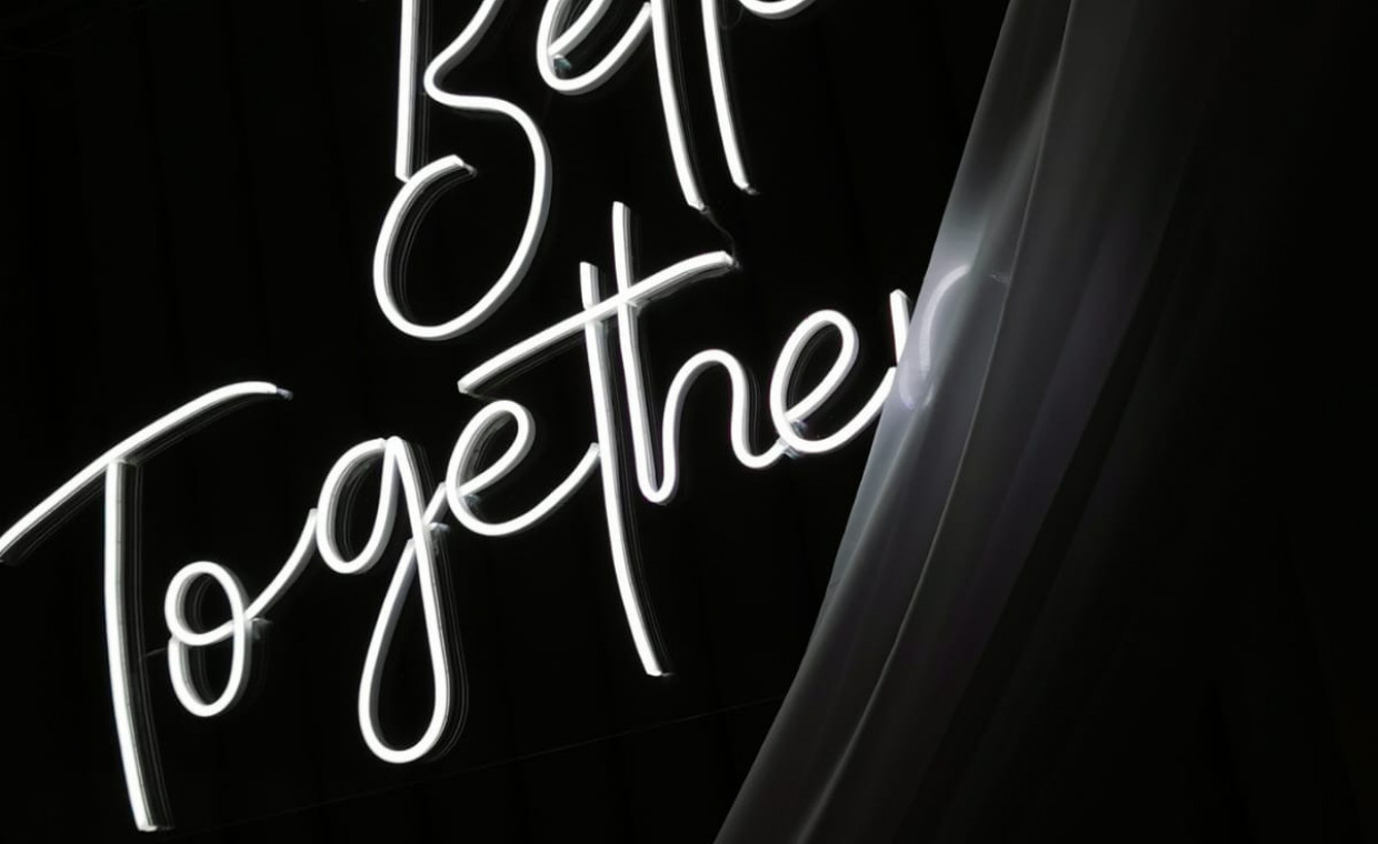 Renginių prekių nuoma, Neoninis LED užrašas "Better Together" nuoma, Vilnius