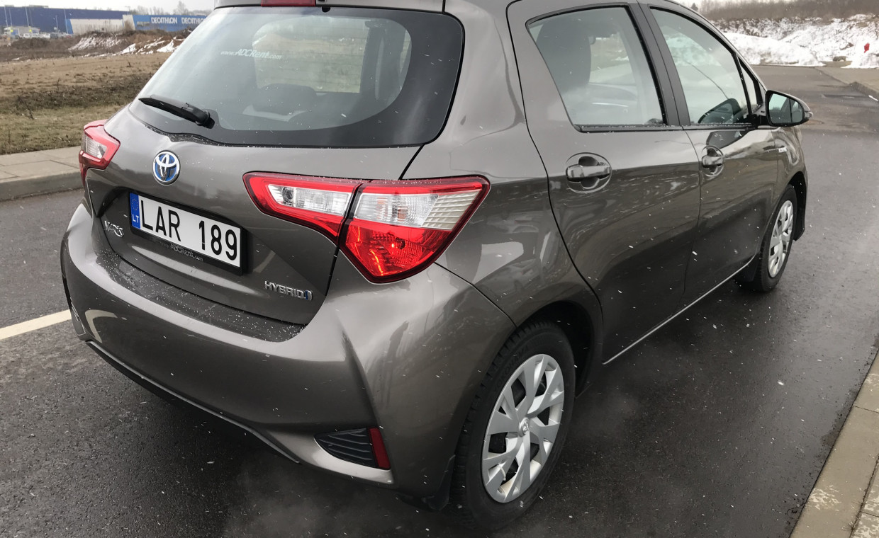 Automobilių nuoma, Toyota Yaris Hybrid, 2019 nuoma, Vilnius