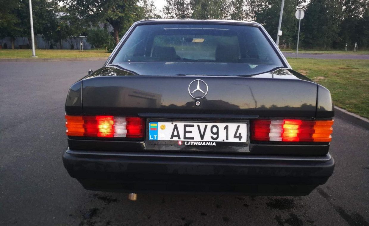 Automobilių nuoma, Istorinis Mercedes Benz 190 (W201) nuoma, Vilnius