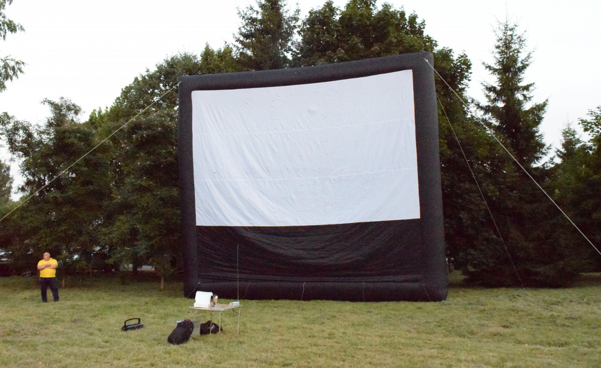 Renginių prekių nuoma, Pripučiamo kino ekrano nuoma 5m x 7m nuoma, Klaipėda