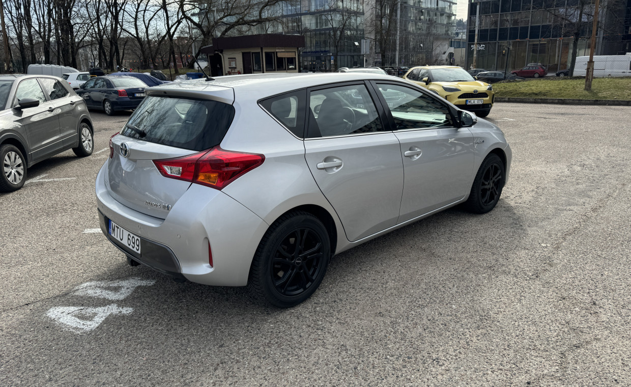 Automobilių nuoma, Toyota Auris Hybrid nuoma, Vilnius