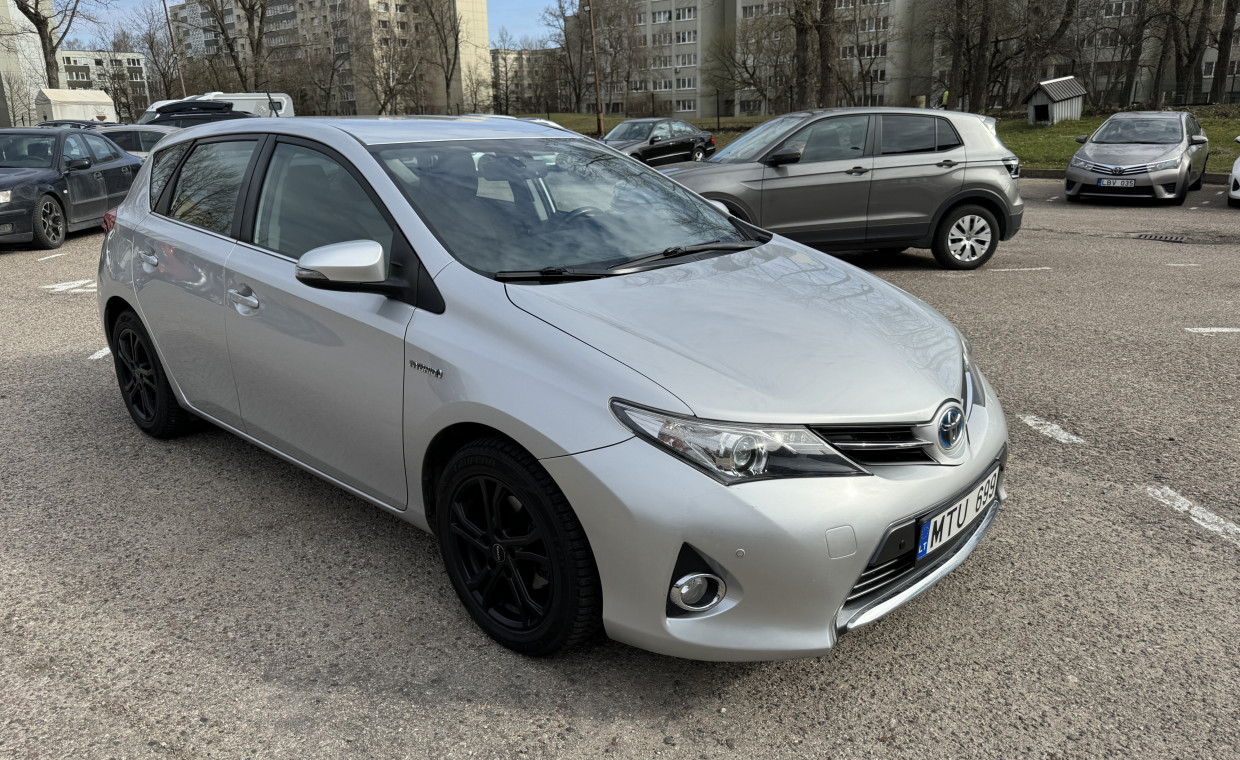 Automobilių nuoma, Toyota Auris Hybrid nuoma, Vilnius