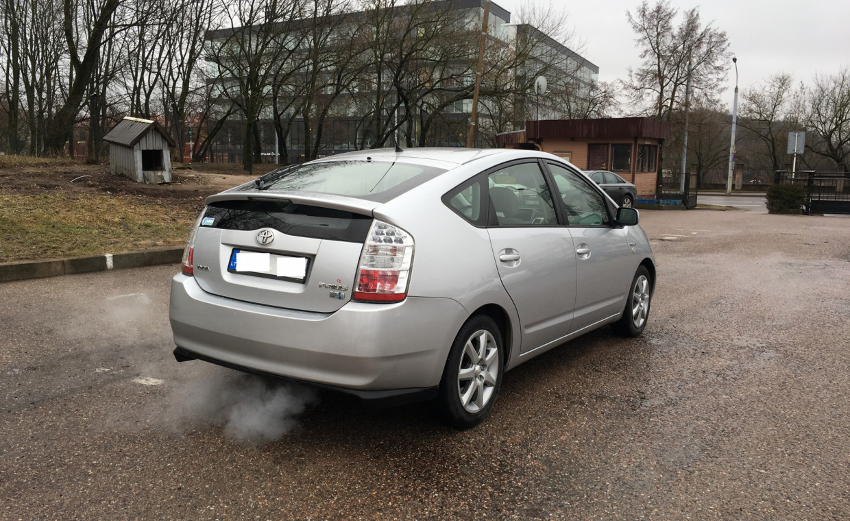Toyota Prius Hybrid, Vilnius, Automobilių nuoma Dalinuosi.lt
