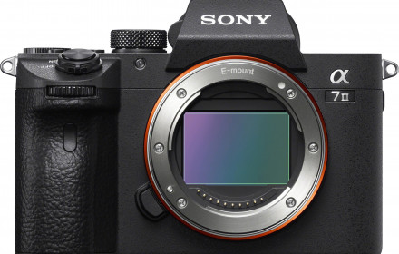 Sony A7 III (A73) fotoaparatas