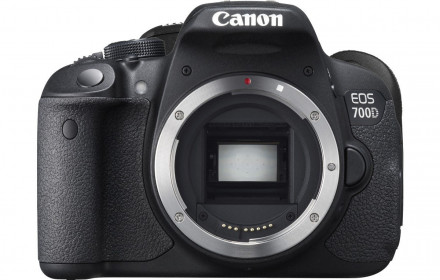 Canon EOS 700D fotoaparatas