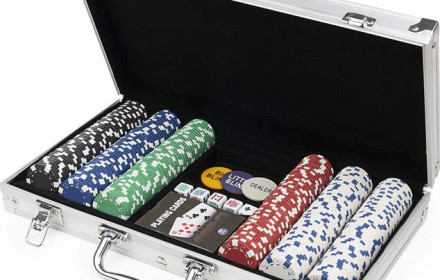 Pokerio rinkinys: žetonai ir kortos