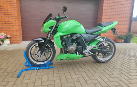 Kawasaki Z750 Motociklo nuoma