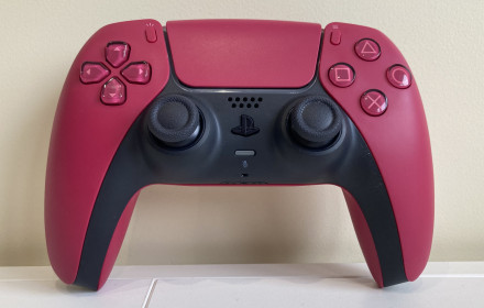 PS5 DualSense pultelis - raudonas