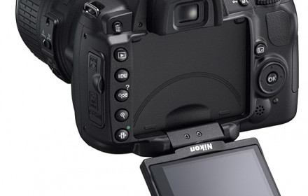 Nikon D5000 komplektas su 50 arba 16-85