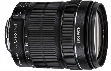 Canon EF-S 18-135mm f/3.5-5.6 objektyvas
